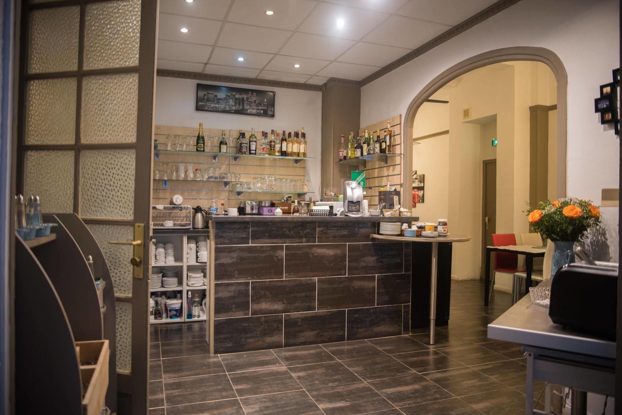 Brit Hotel Colbert Juan-les-Pins Buitenkant foto