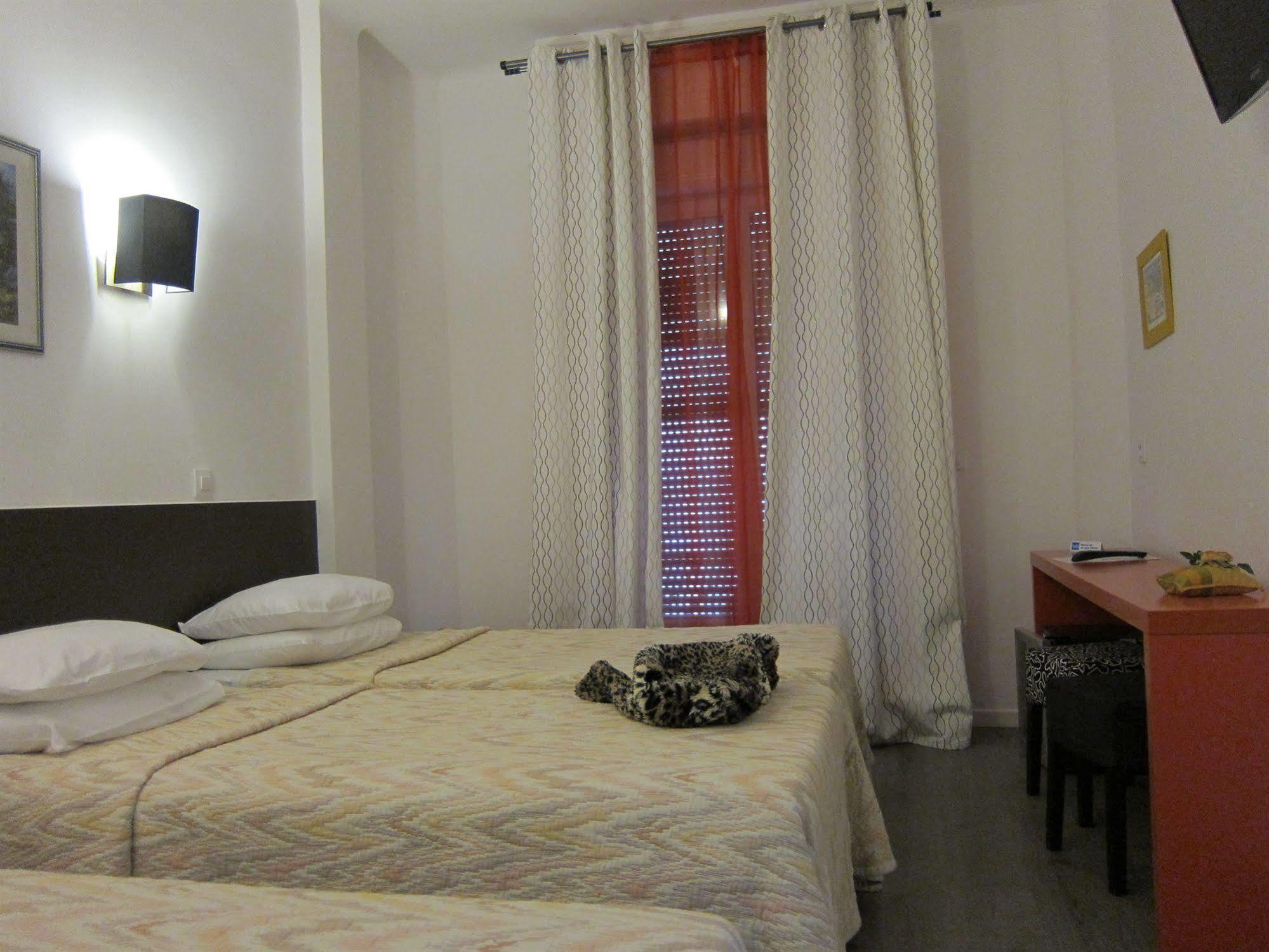 Brit Hotel Colbert Juan-les-Pins Buitenkant foto