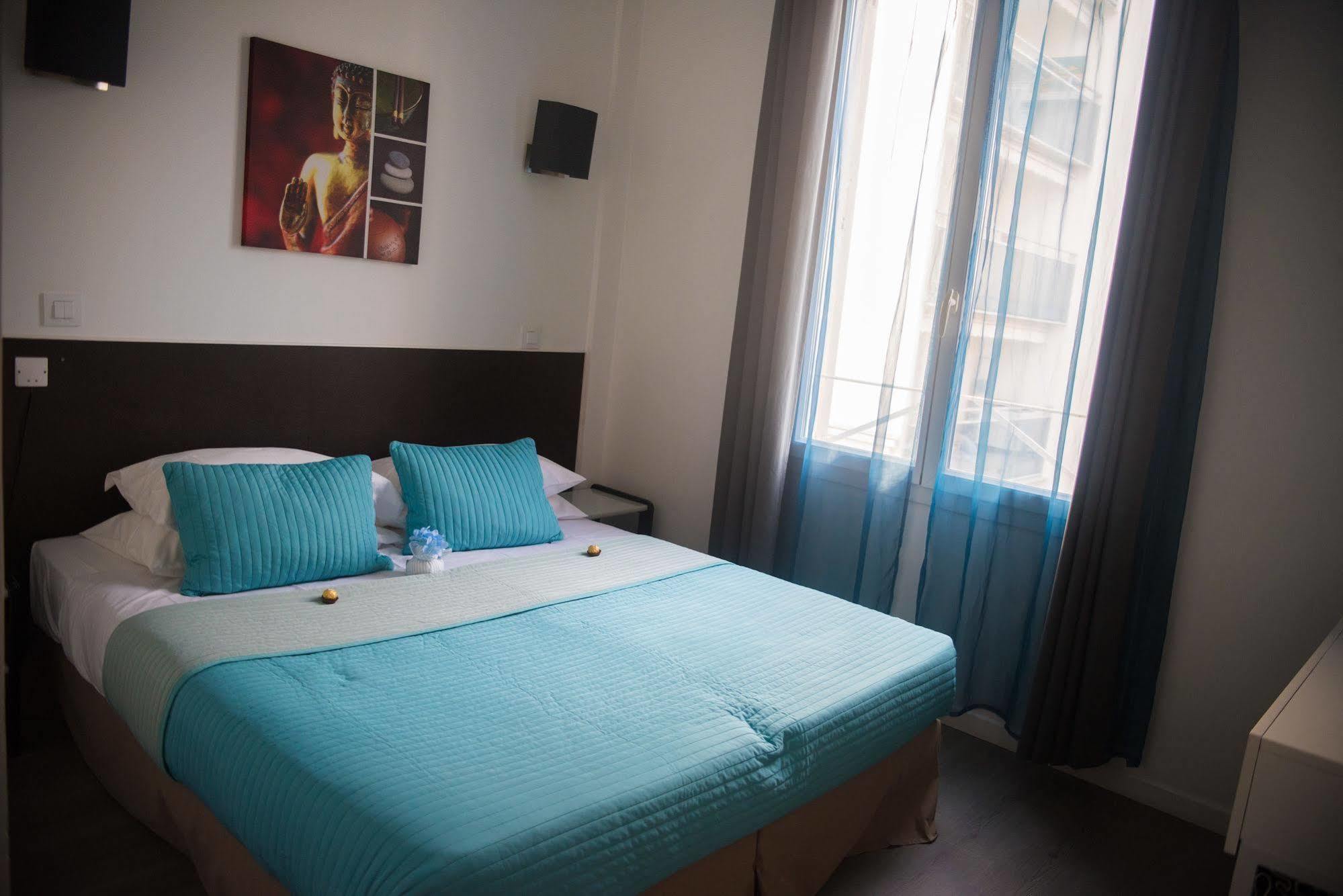 Brit Hotel Colbert Juan-les-Pins Buitenkant foto